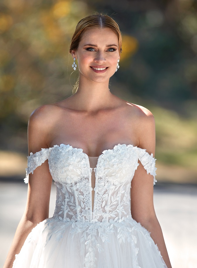 Trouwjurk met off-shoulder lijn